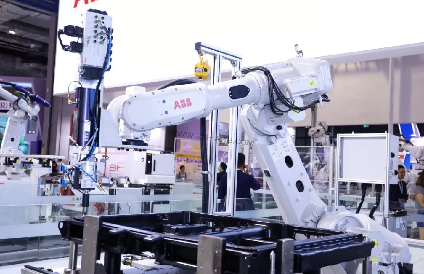 ABB�C���˾S�ޣ�ABB�Cе�ֱ��B(y��ng)����